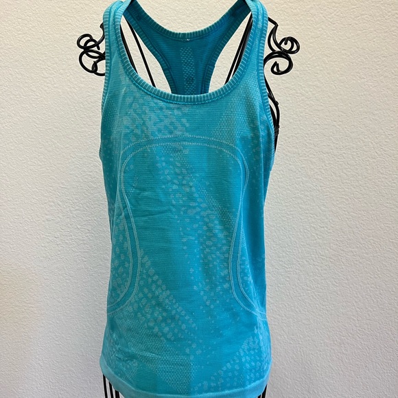 Lululemon GUC Swiftly Tech Racerback Tank Top Sz 4 - Picture 1 of 4